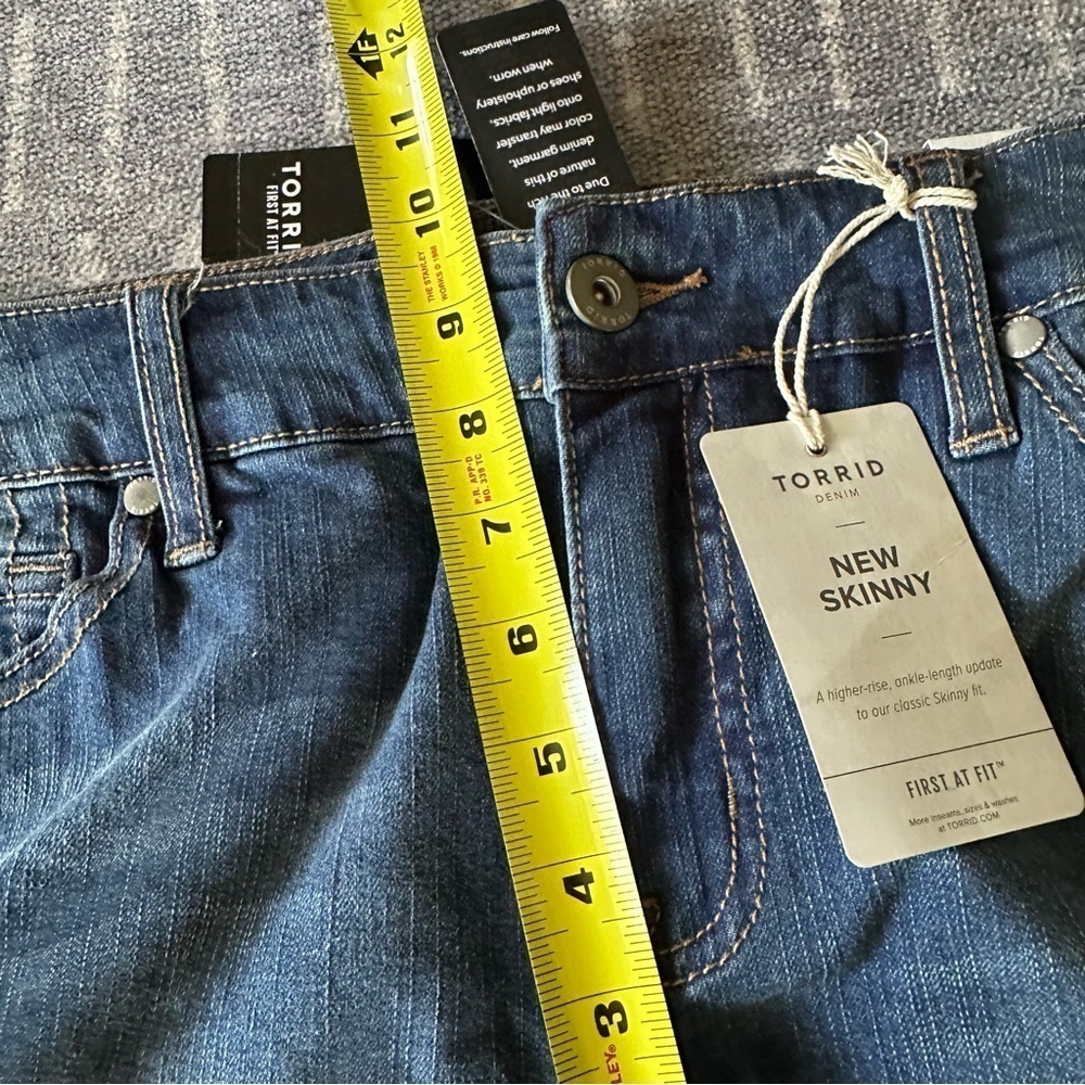 NWT Torrid New Skinny High Rise Jeans Cloverdale Wash 12R - Picture 5 of 7